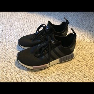 Black NMD R1 Adidas